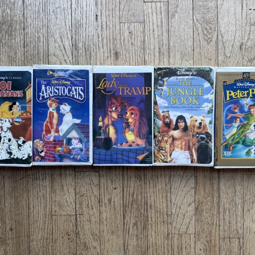 Like New Lot of 5 Disney Classic VHS Tapes in Original Clamshell Case
